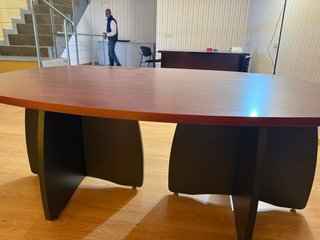 Mesa de oficina de roble