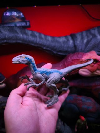 Jurassic World Velociraptor Blue Juguete