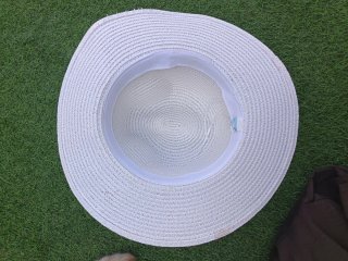 Sombrero de paja blanco con cinta negra