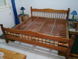 Cama doble de madera