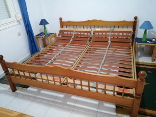 Cama doble de madera