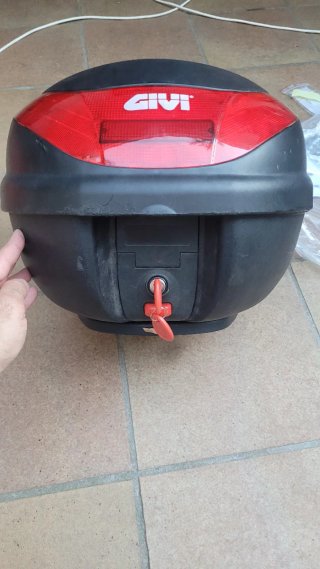 Baúl Moto Givi Negro