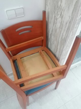 4 sillas de madera con tapicería azul