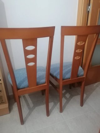 4 sillas de madera con tapicería azul