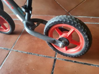 Bici de equilibrio B-PRO gris y roja