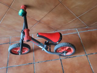 Bici de equilibrio B-PRO gris y roja