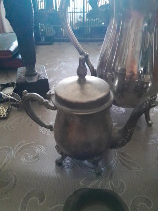 Set di teiere e zuccheriere antiche
