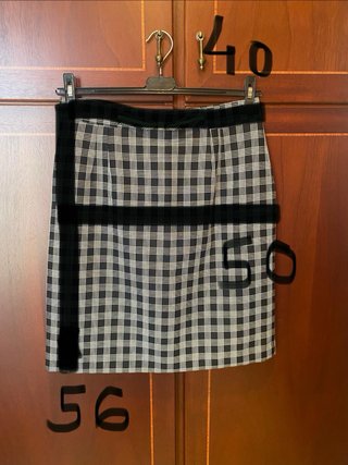 Falda M. Bueno cuadros Talla M