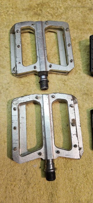Varie coppie pedali mtb Flat e Spd