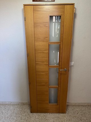 2 Puerta de madera con 4 cristales