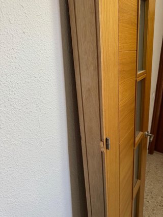 2 Puerta de madera con 4 cristales