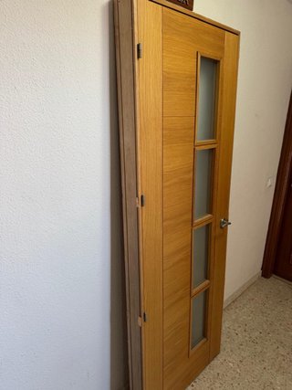 2 Puerta de madera con 4 cristales