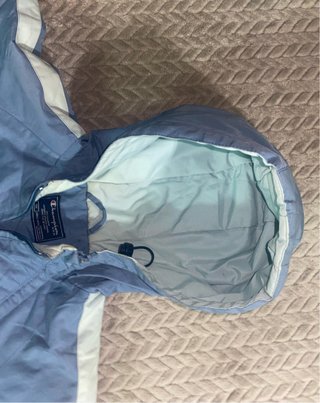Anorak Cortavientos Champion Azul y Blanco