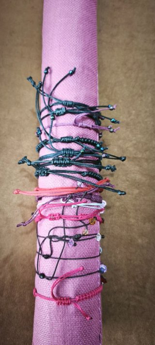 Pulseras artesanales hechas a mano