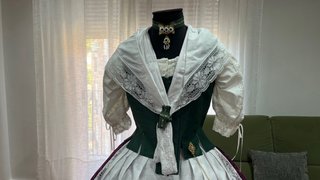 Traje huertana hecho a mano puesto solo una vez.