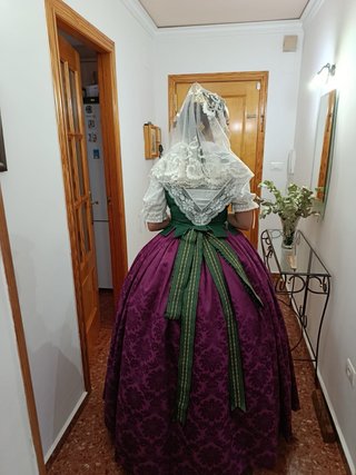 Traje huertana hecho a mano puesto solo una vez.