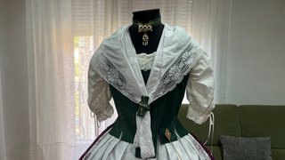 Traje huertana hecho a mano puesto solo una vez.