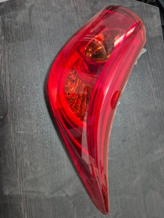 Faro Trasero Derecho Infinity Q50