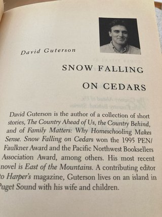 Snow Falling on Cedars A Novel (PEN/Faulkner Aw...
