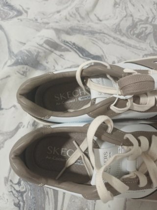 Zapatillas Skechers Hombre Marrón y Blanco