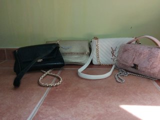 Bolso de fiesta dorado con cadena