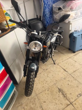 Moto Rieju Century 125 Negra