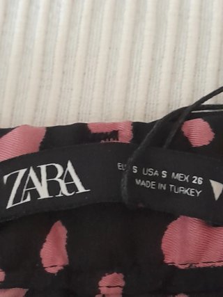 Falda larga Zara estampado.  Negro y rosa.