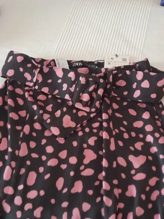 Falda larga Zara estampado.  Negro y rosa.