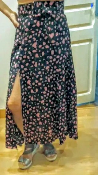 Falda larga Zara estampado.  Negro y rosa.