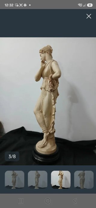 Escultura de bailarina beige y negra
