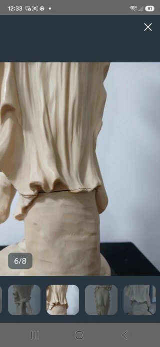 Escultura de bailarina beige y negra