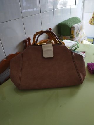 Bolso de mano marrón se vende bolso o para viaje o