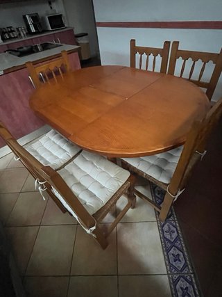 Mesa redonda extensible y 6 sillas solo venta pers