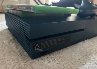 Xbox One S Verde + 2 Giochi