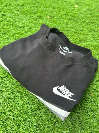 Camiseta Nike Tech Negra y Gris