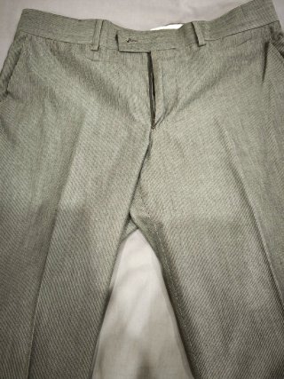 Traje gris con raya fina