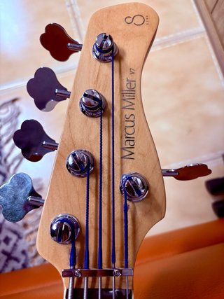 Bajo Sire Marcus Miller v7 5 cuerdas fretless