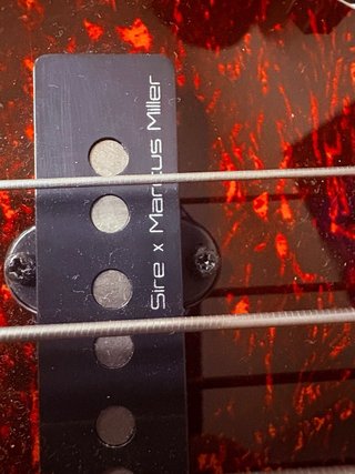 Bajo Sire Marcus Miller v7 5 cuerdas fretless