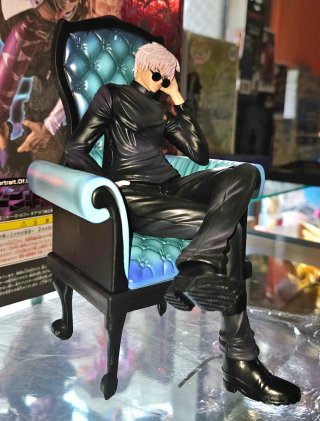 Figure Satoru Gojo seduto 22cm