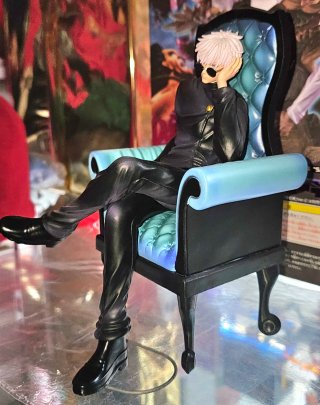 Figure Satoru Gojo seduto 22cm