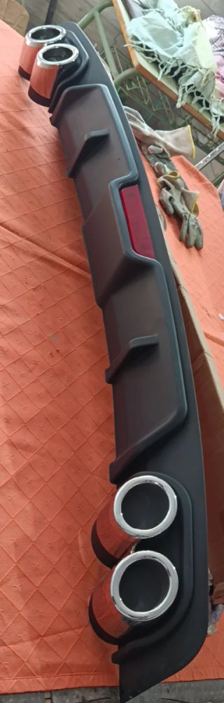 Embellecedor deportivo coche doble salida
