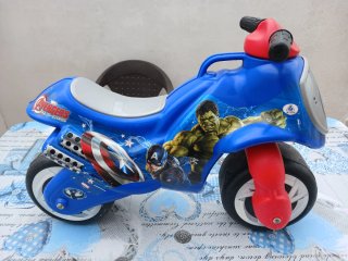 Moto correpasillos Avengers