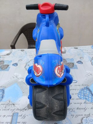 Moto correpasillos Avengers
