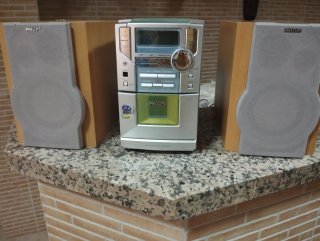 Minicadena Philips con 2 altavoces