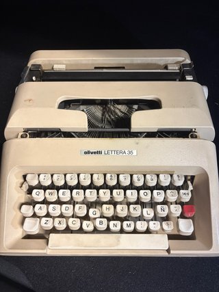 Máquina de escribir Olivetti Lettera 35