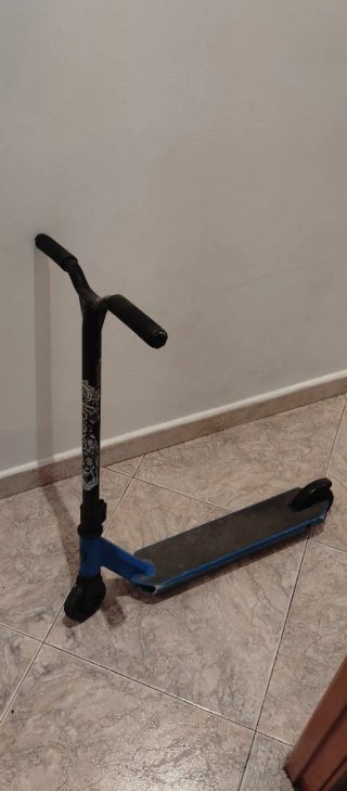 Patín de freestyle negro