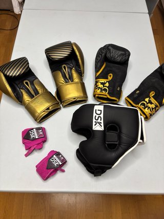 Pack Boxeo DSK Topuria 14oz + Casco + Vendas..