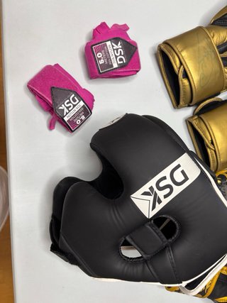 Pack Boxeo DSK Topuria 14oz + Casco + Vendas..
