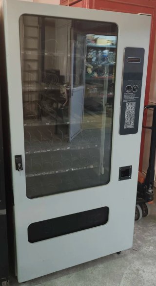Máquina Vending Snacks y Bebidas