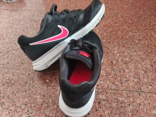 Zapatillas Nike Negras y Rosas